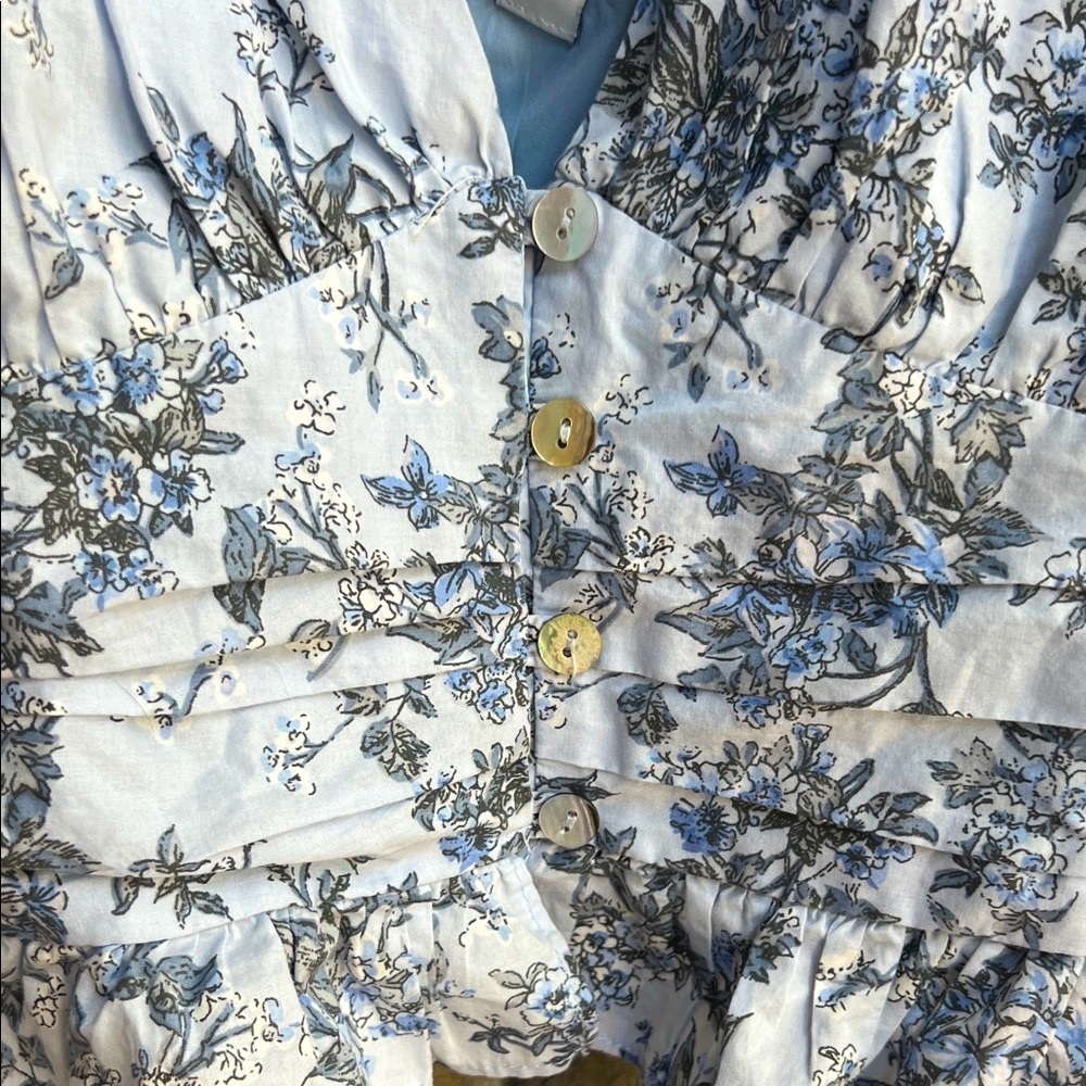 🌝 Acoa Floral V-Neck cropped smocked Blouse in Light Blue, lined - Picture 3 of 7
